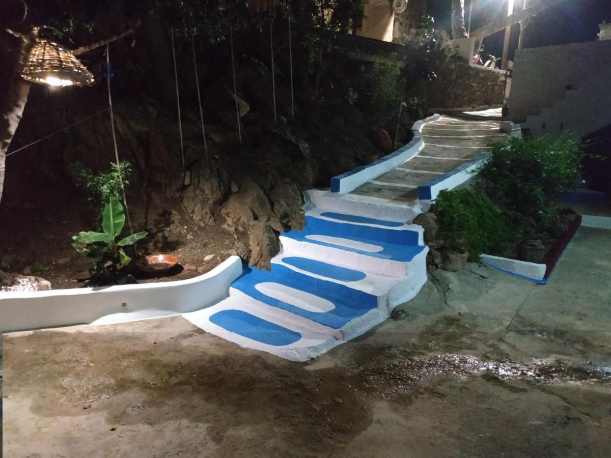 Kotetsi - To Let - - Chios