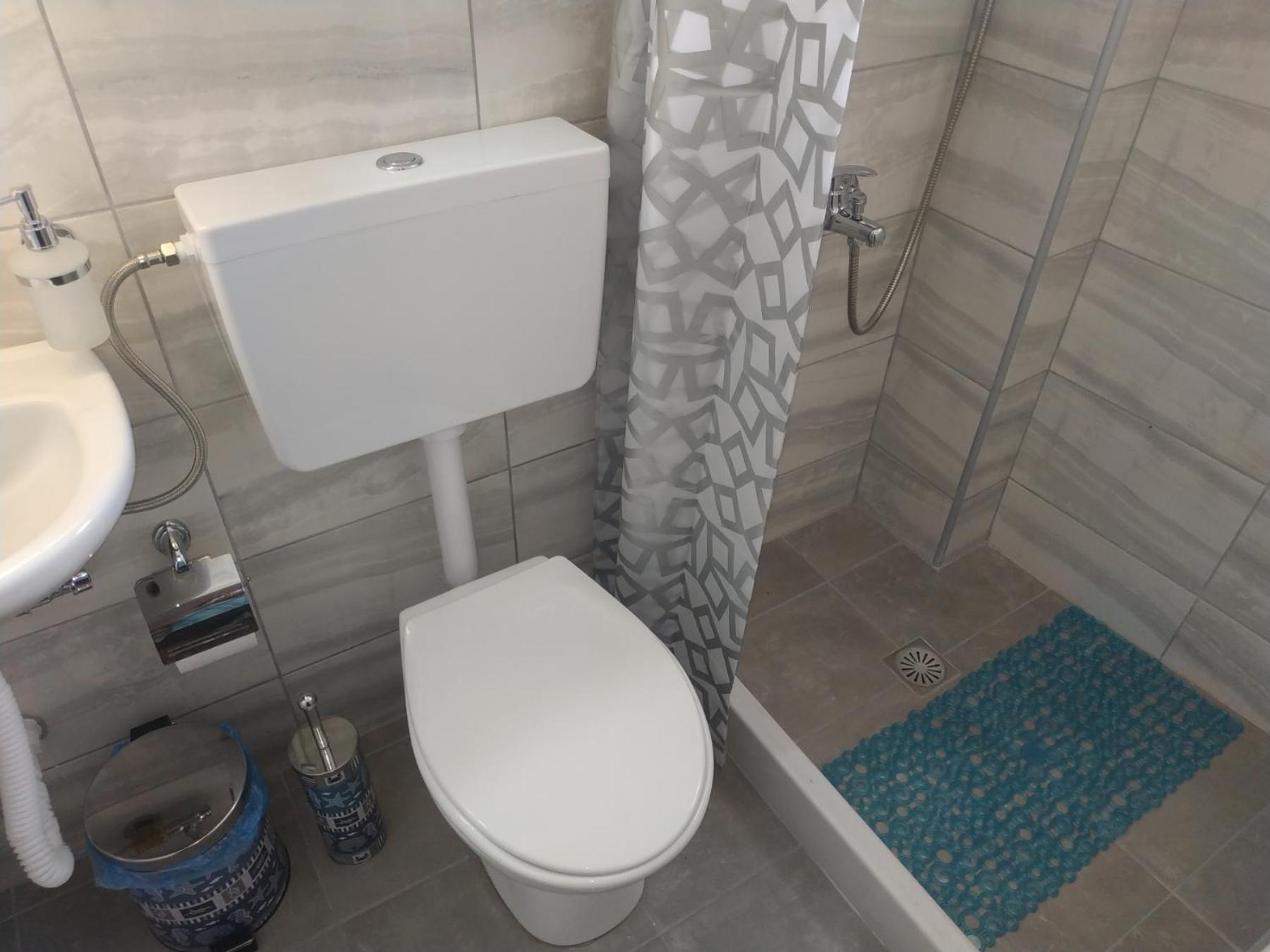 Kotetsi - To Let - - Chios